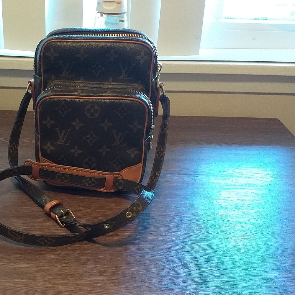 Authentic Louis Vuitton crossbody bag